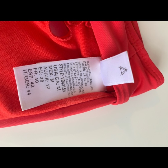 Bikini - Picture 3 of 3